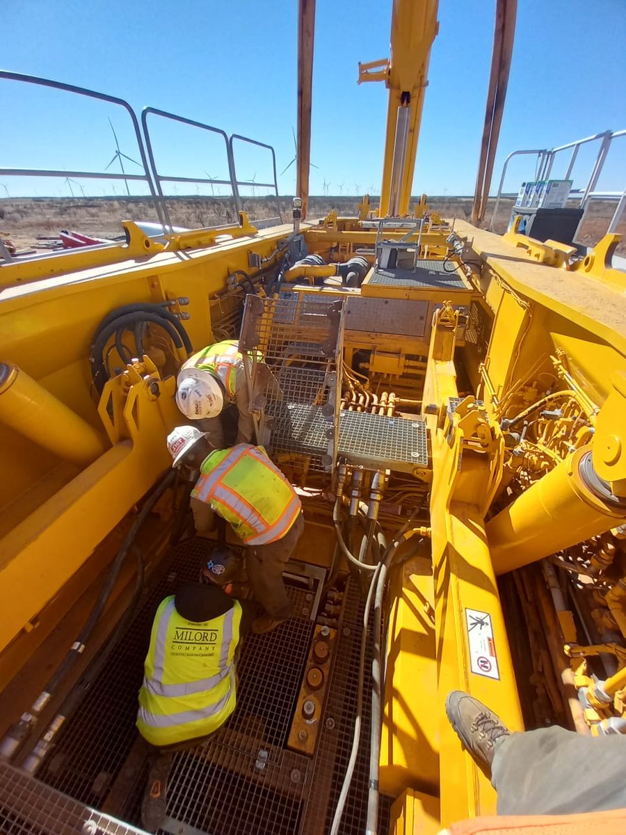 WmOBrienGroup's tweet photo. Bright blue skies for our team on the last LR11000 Crawler Crane Derig in North America
#cranehire #heavylifting #safelifting #windenergy #windenergydevelopment #windenergyturbines #construction #constructionsite #crane #heavyliftcrew https://t.co/EzmfNIVPLn