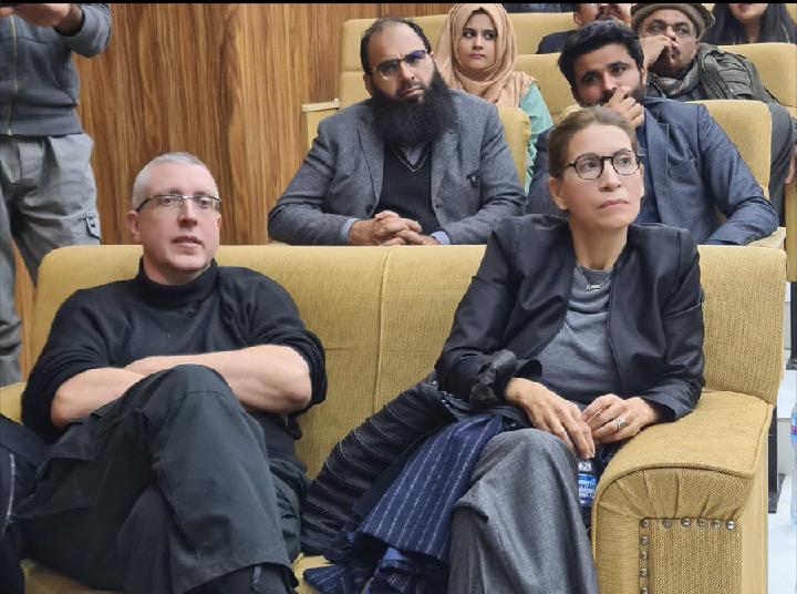 AreezaCh's tweet photo. One of the great international Media Conference at UO. Two legends in one frame.
Prof. Dr. Nico Carpentier
Prof. Dr. Arzu Kihtir
#AMCAP_UO_2022 https://t.co/C94Yitiwkk