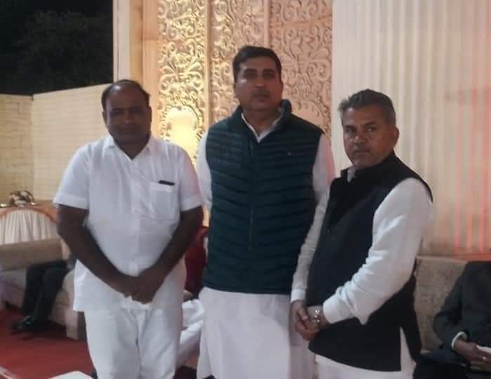 jasrajsinwar's tweet photo. तस्वीरें बोलती है #reet परीक्षा घोटाले में बाड़मेर से गिरफ्तार AAक्लास कॉन्टैक्टर भजनलाल बिश्नोई का कांग्रेसियों से संबंध तस्वीरों से ही प्रमाणित होता है कि इसभ्रष्टाचारी ने सत्ता के संरक्षण में किस कद्दर बेरोजगारों के भविष्य केसाथ खिलवाड़ किया 
#भाजयुमो_की_माँग_REET_में_CBI_जाँच https://t.co/BIaWEyeqGH
