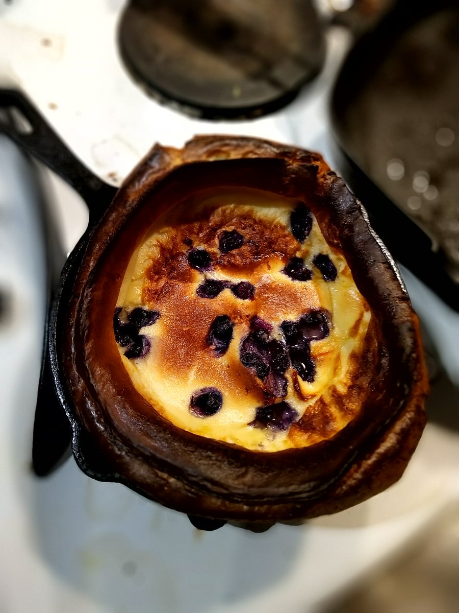 enflammee's tweet photo. #Pascade aux myrtilles, glace au yaourt et du #brunost (fromage norvégien au goût de confiture de lait)
#Chandeleur #unjourungoûter #chezenflammée https://t.co/uGYBZu91e5