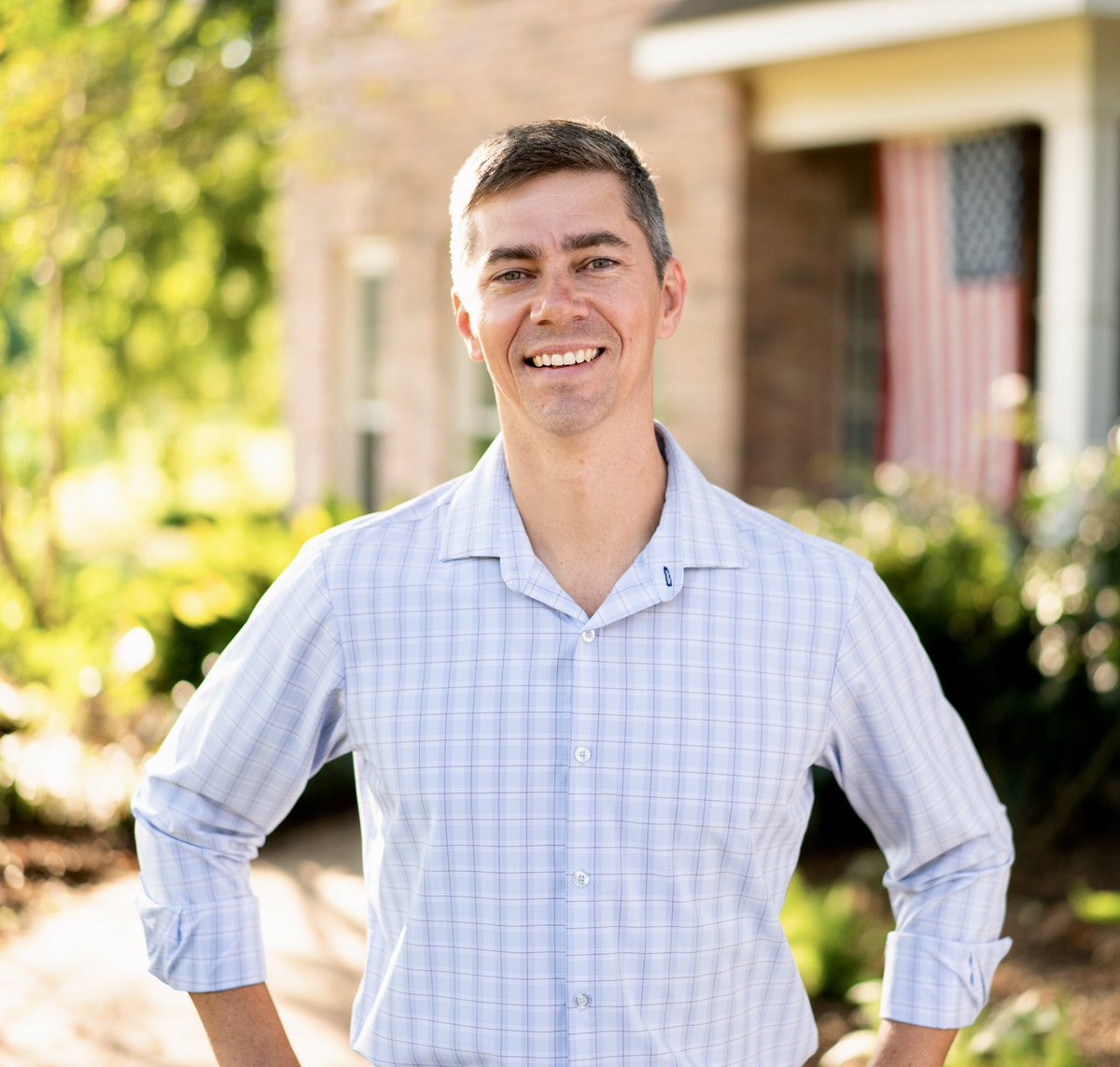 LukeMixonLA's tweet image. 👋 Hey, I’m Luke Mixon, a veteran fighter pilot, Naval Academy &amp;amp; TOPGUN graduate, &amp;amp; Democrat running for Senate against @SenJohnKennedy—the only Senator on the ballot who voted to overturn the election.

We just hit 50k followers! Can you help us hit 75k with a follow &amp;amp; retweet🔁