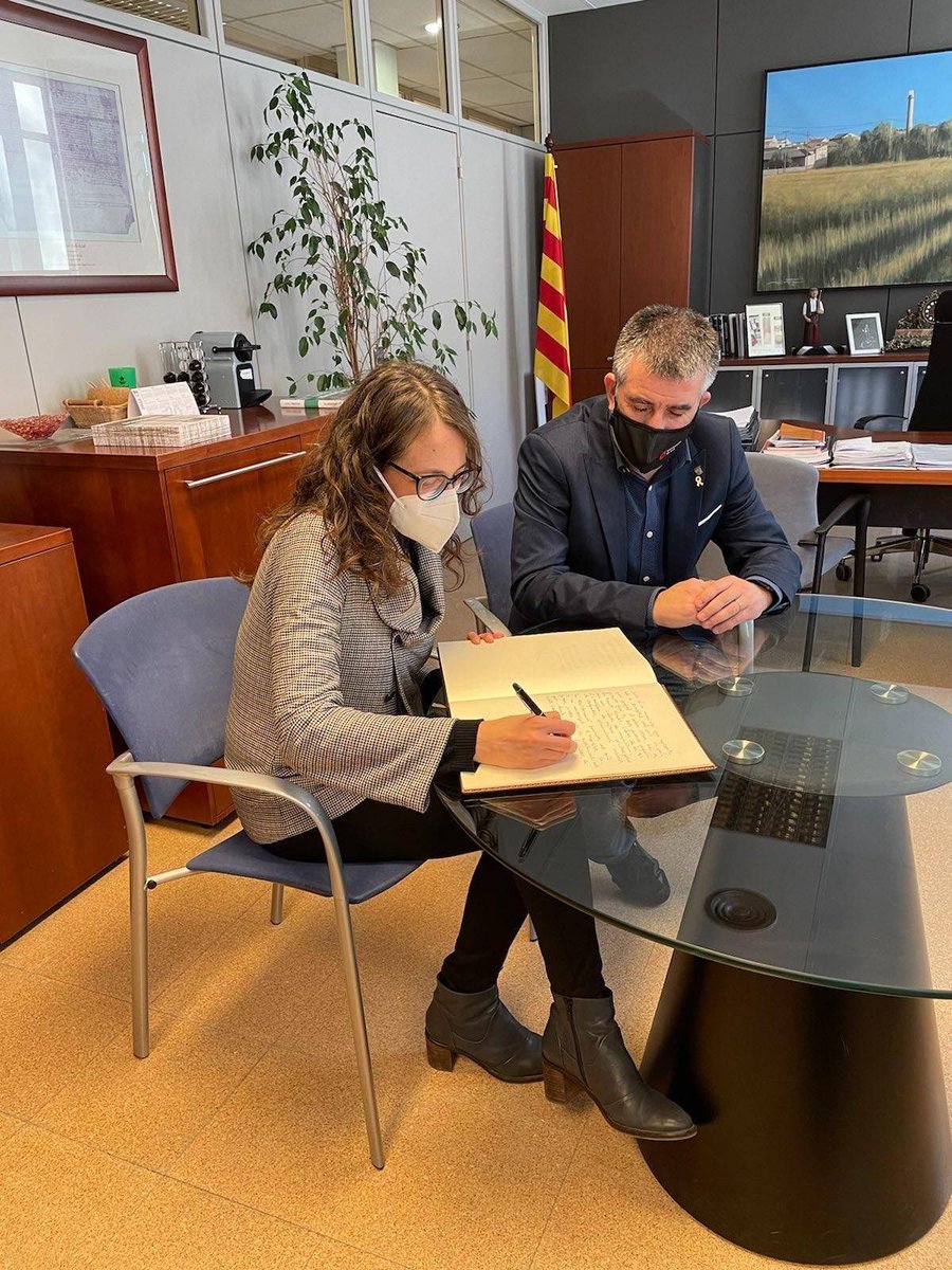 igualtatcat's tweet image. Salt representa tota la #diversitat del país. 

Projectes com &quot;Canvia el xip&quot;, que apropa #tecnologia i robòtica als centres educatius, són claus en la transformació social de Catalunya.

Treballem amb l&apos;Ajuntament de @ViladeSalt construint un municipi #inclusiu i #feminista.