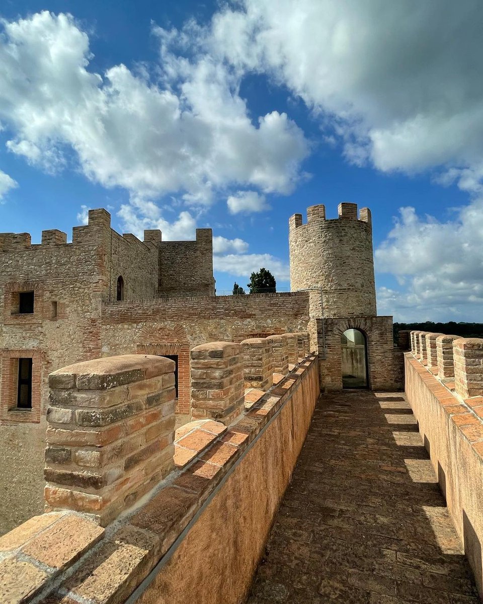 dimichbg's tweet photo. 🏰 Rocca Sinibalda - Замок Рокка-Синибальда

💥 Необычные экскурсии от местных жителей - 648 городов мира

⚡ Самые дешевые цены! 
👉🏻 https://t.co/rMVvh2KLo8

#Рокка_Синибальда #Лацио #ЗамкиИталии #Италия #Italia #italy🇮🇹 #экскурсии https://t.co/Hy7MkR0GxJ
