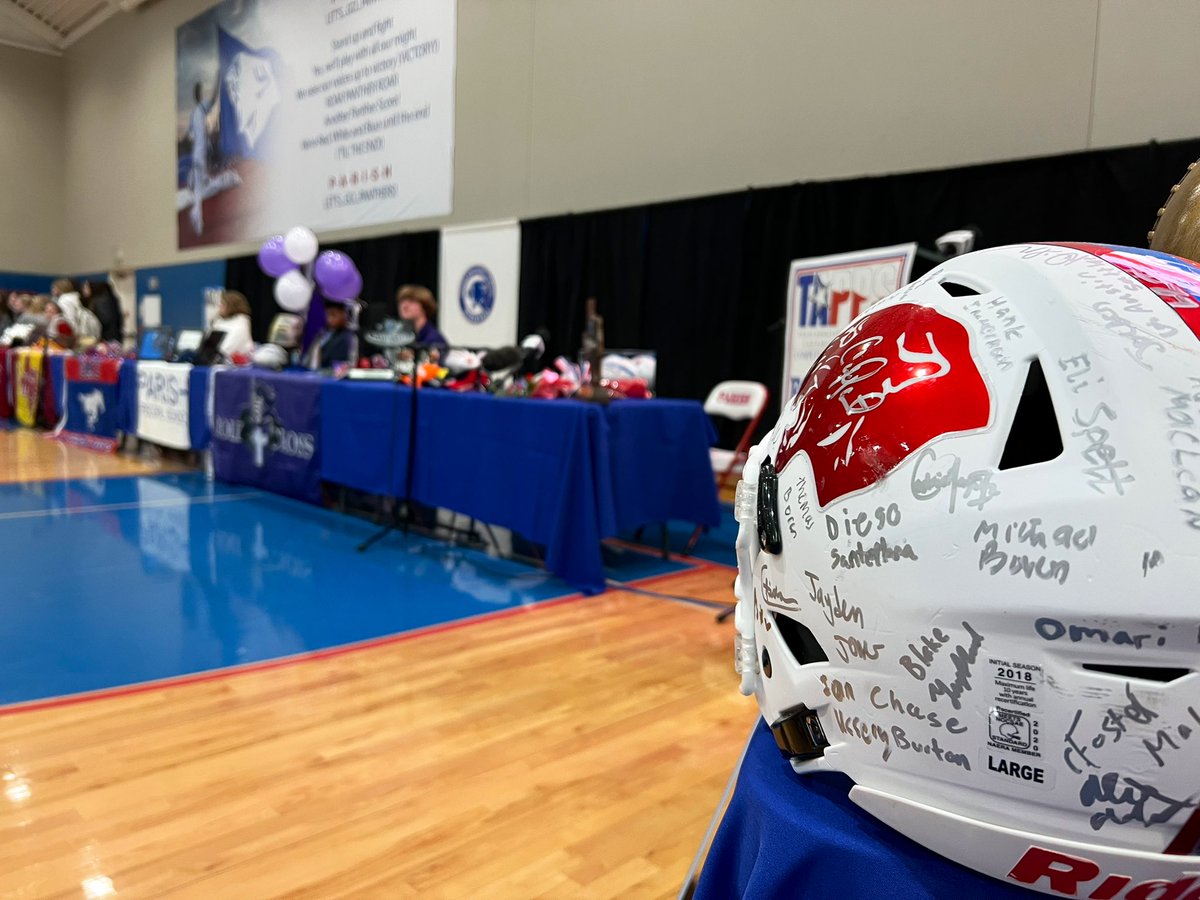 National Signing Day at Parish Episcopal School. Moments until star running back Andrew Paul chooses Clemson, Michigan or Georgia. A year ago, he was barely recruited. An incredible rise for the young man. @parishepiscopal @ParishFootball @wfaa #NationalSigningDay