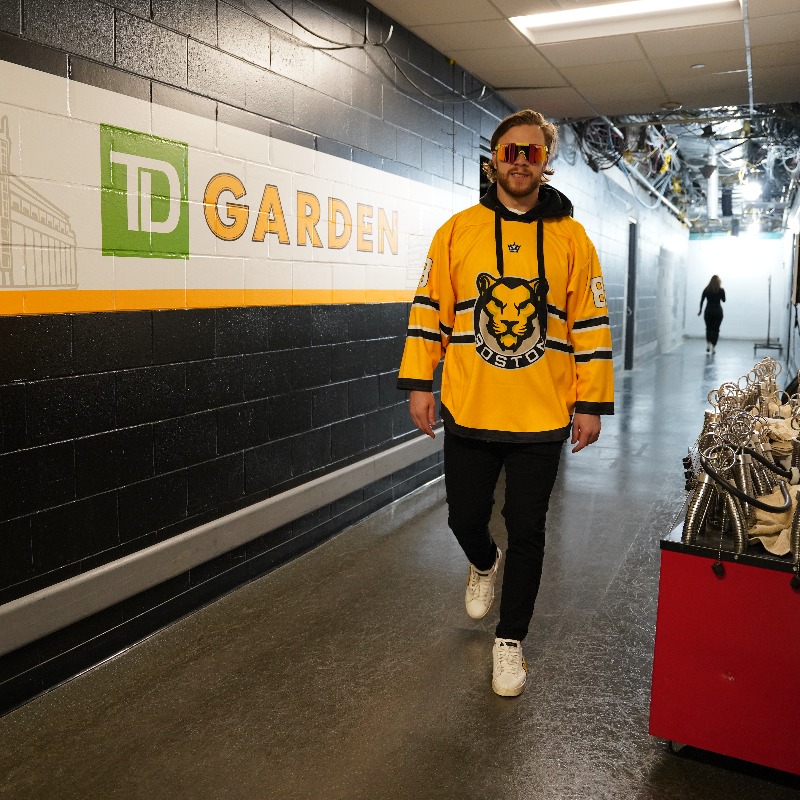 NHLBruins's tweet photo. By popular demand...

The full gallery.

#NHLBruins | @TheBostonPride