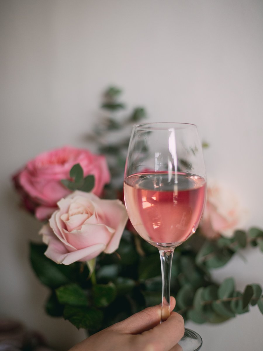 Carnetsdalice's tweet photo. Les muffins de ma dernière recette, un accord parfait avec le saké rose d'Ispahan @wakaze_fr_sake 🌹-20% de réduction jusqu'au 8 février : 
https://t.co/xaRoUE5ARE https://t.co/PYzAHw7ITq