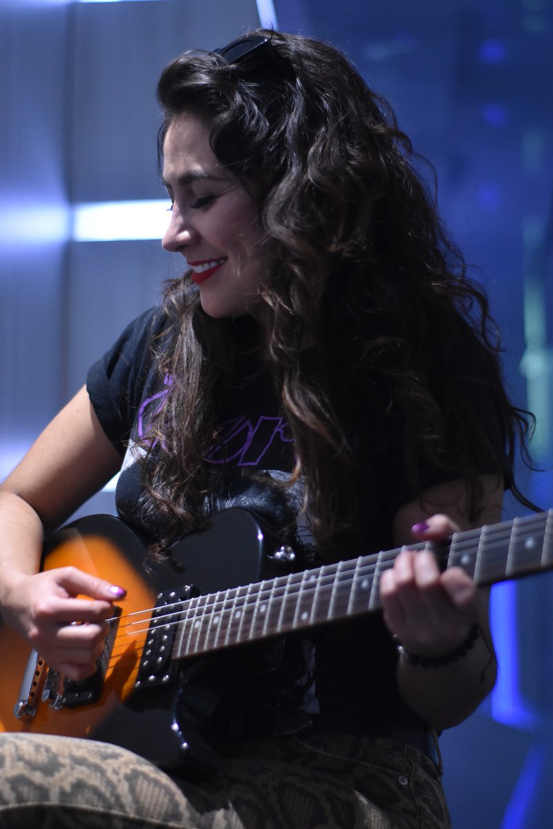 RockSoul919's tweet photo. #AndyQueen 🤟
Andy Queen te estará acompañando de Lunes a Viernes de 7:00 Pm a 9:00 Pm. 🎸💙
#RockSoul919 #MúsicaConAlma https://t.co/8QDvNOXlJo
