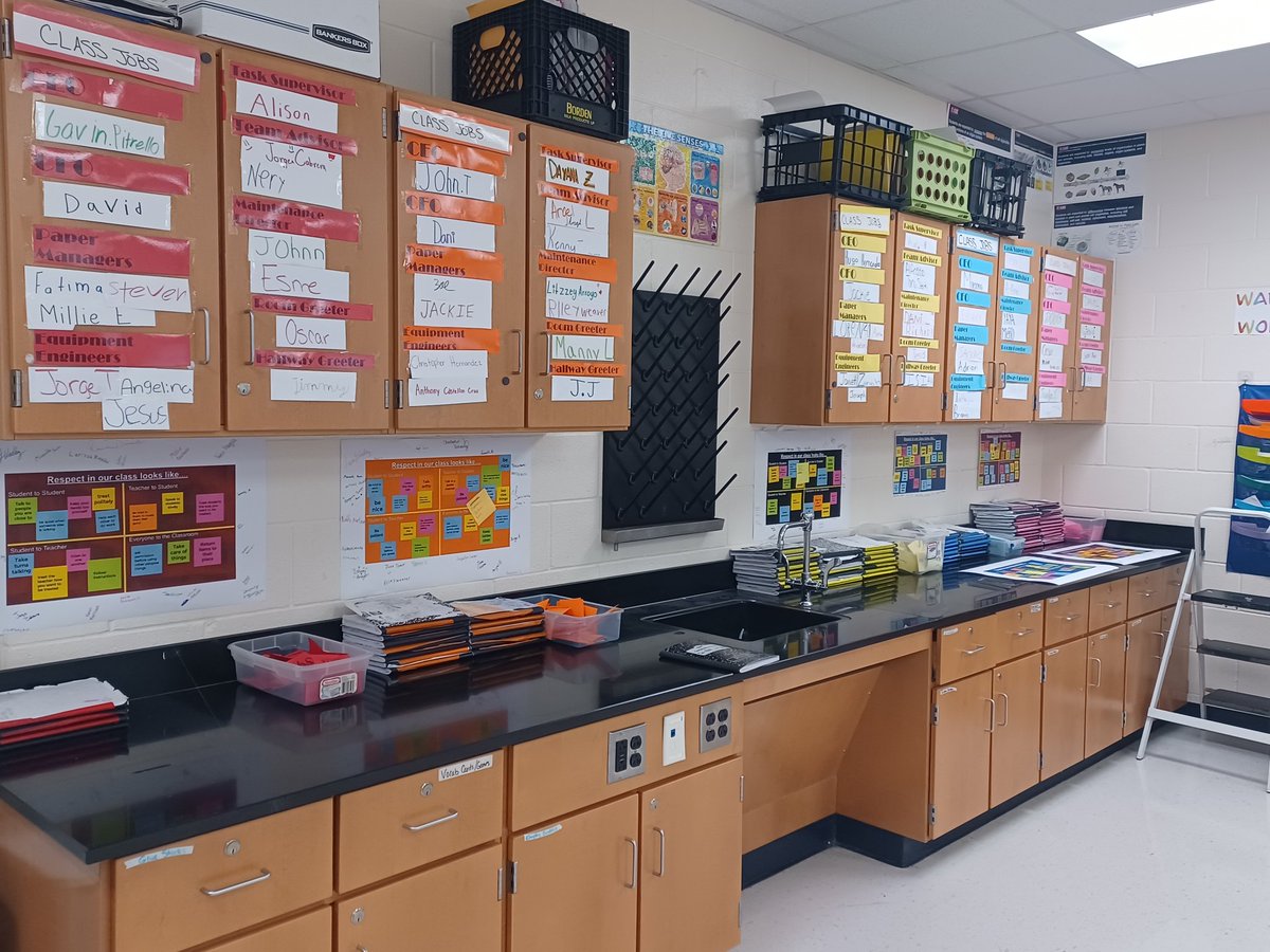 Laura_Wadley's tweet photo. I geek out on color coding
#classsystems
#organization
#rainbowpatternclasses
#classcommunitythroughjobs https://t.co/GsHSasVHxu