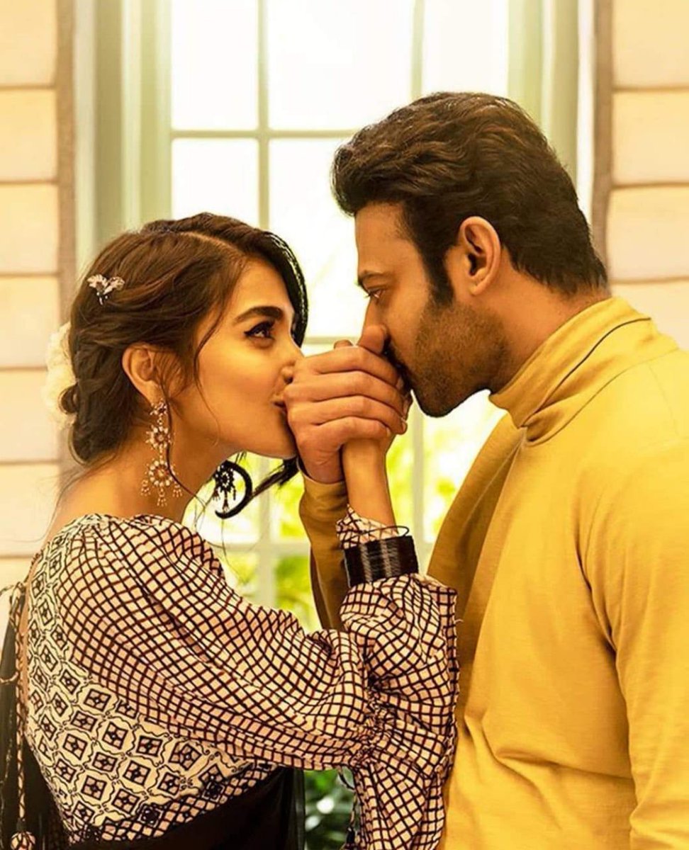 andraboxoffice's tweet photo. Come fall in love from March 11th, 2022...
Witness the biggest war between love &amp; destiny Two hearts
#RadheShyamOnMarch11
#RadheShyam #Prabhas 
@hegdepooja
 @director_radhaa
 @UV_Creations
 @TSeries  
@GopiKrishnaMvs
 
@AAFilmsIndia
 
@radheshyamfilm https://t.co/kv8WnHeJ0v