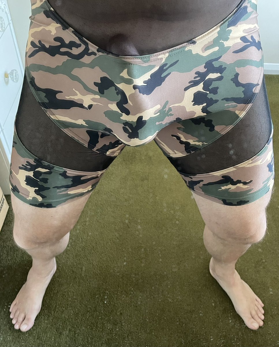 Electroskin01's tweet photo. Any guys in Manchester for some Lycra or rubber fun? Hotel, staying over https://t.co/mijkKgHoxc