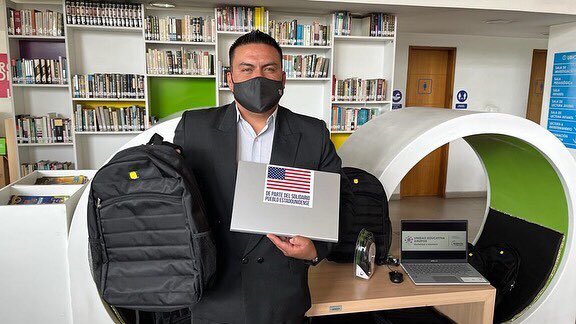 El gobierno estadounidense, a través de la Oficina de Cooperación en Seguridad, donó equipos informáticos a docentes del Ministerio Educación Ecuador incorporados en la nueva modalidad de “Educación Formal Virtual a Distancia.”

<a href="/USembassyEC/">US Embassy Ecuador</a> 
<a href="/NdiplomaticaEc/">notadiplomatica.ec</a>