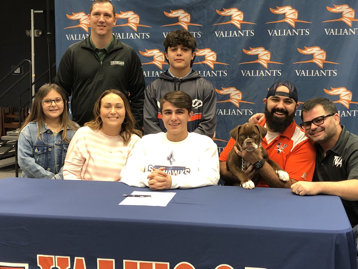DomTibbettsTV's tweet photo. Stop #2 took me to Valwood as Tajh Sanders and Antonio Del Vecchio ink their names to Western Illinois and Kaiser University

Oh and a special appearance from the goodest of boys! 🐶

 @abc27 https://t.co/x8H661yeTa