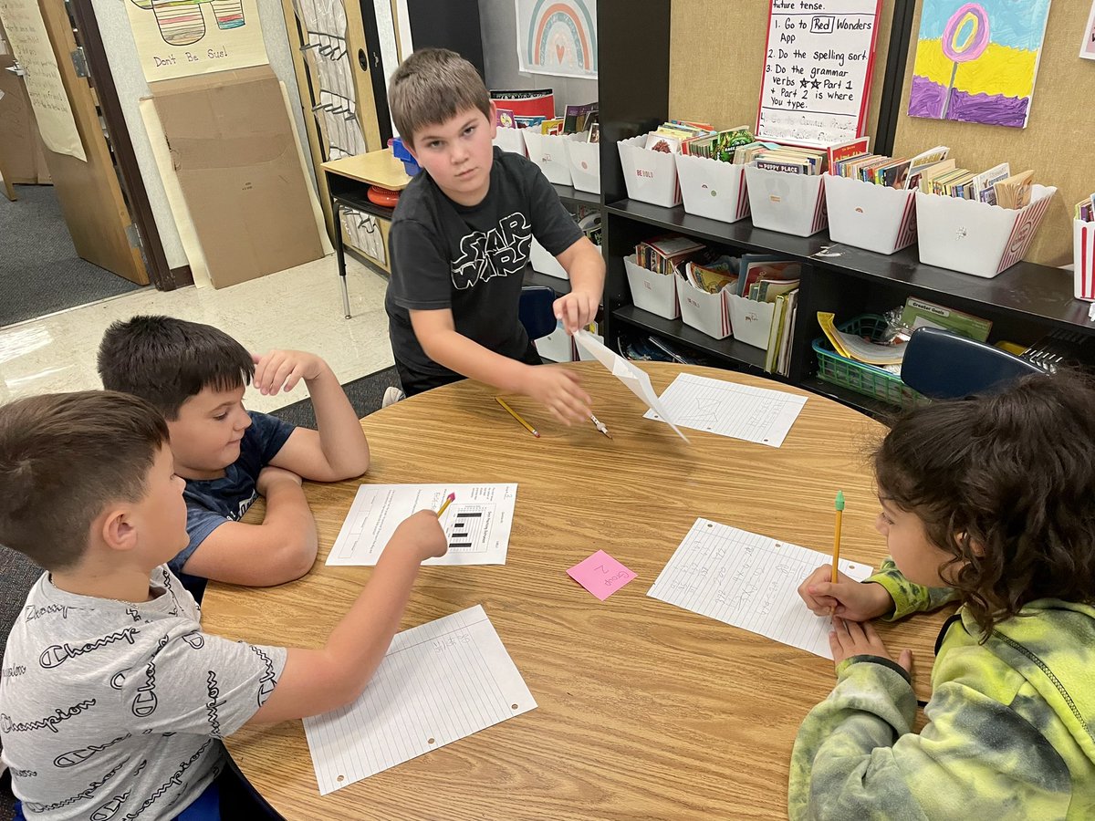 kellyzoucha's tweet image. Math is fun! Marvelous Mathematicians working together during @LecantoPrimary Genius Hour! @CitrusSchools #celebratelps