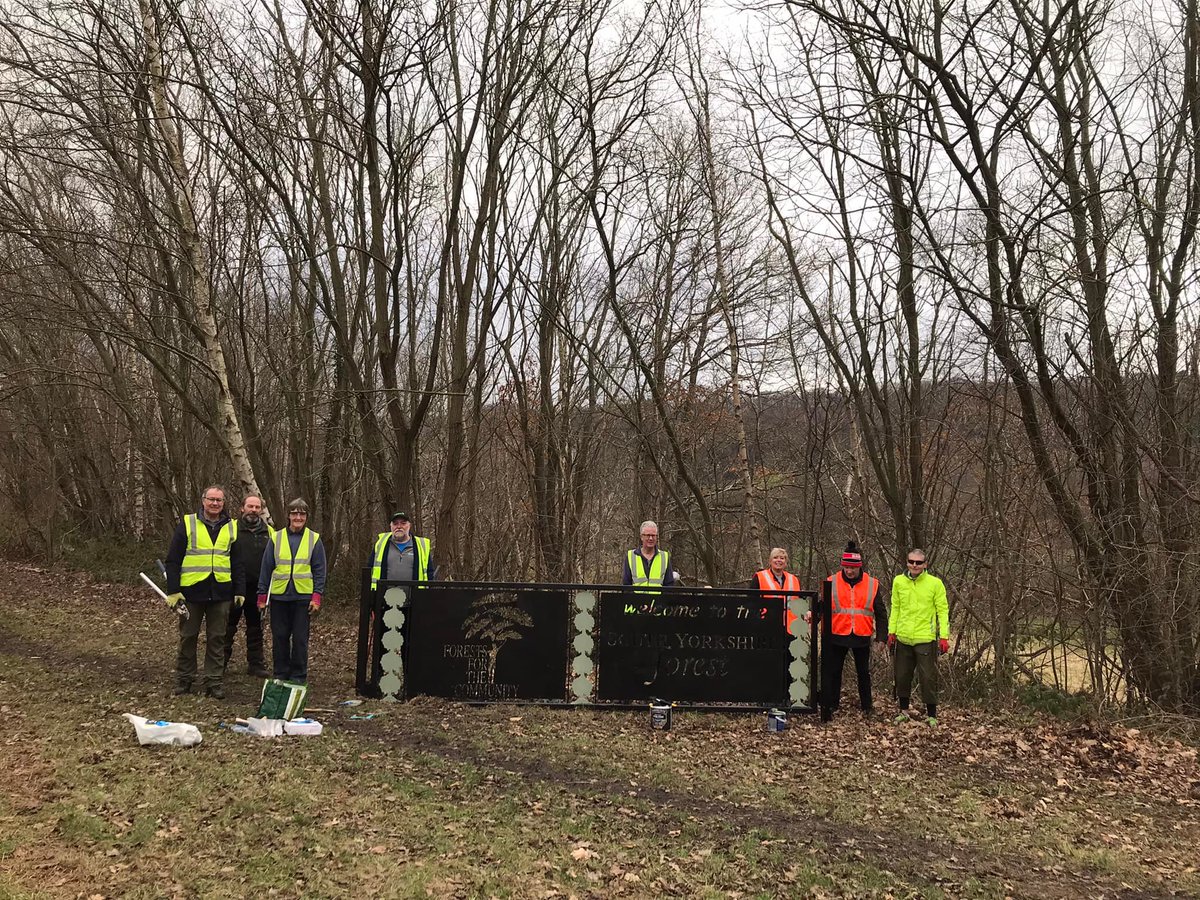 SustransNorth's tweet photo. Yesterday, Sustrans &amp; Trans Pennine Trail volunteers were supported by @BarnsleyCouncil rangers to clean and paint artwork on the TPT near Dodworth. They planted 100 bulbs, litter picked &amp; cut back vegetation. 
What a difference!

@BarnsleyActive2 @ChronOnline https://t.co/sHH0G6MSD5