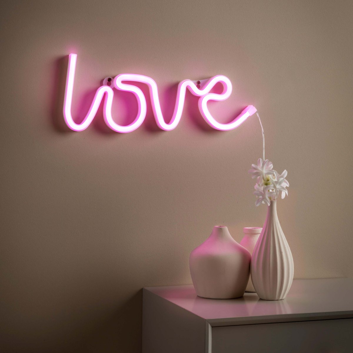❤Going All Out This Valentine's Day?❤

This LED sign is just £10 and will add a beautiful touch to your bedroom or living room. Light up your Valentine's Day this year or gift it for Galentine's!
wu.to/szMDyM

#ValentinesDay #HomeDecor #Avon