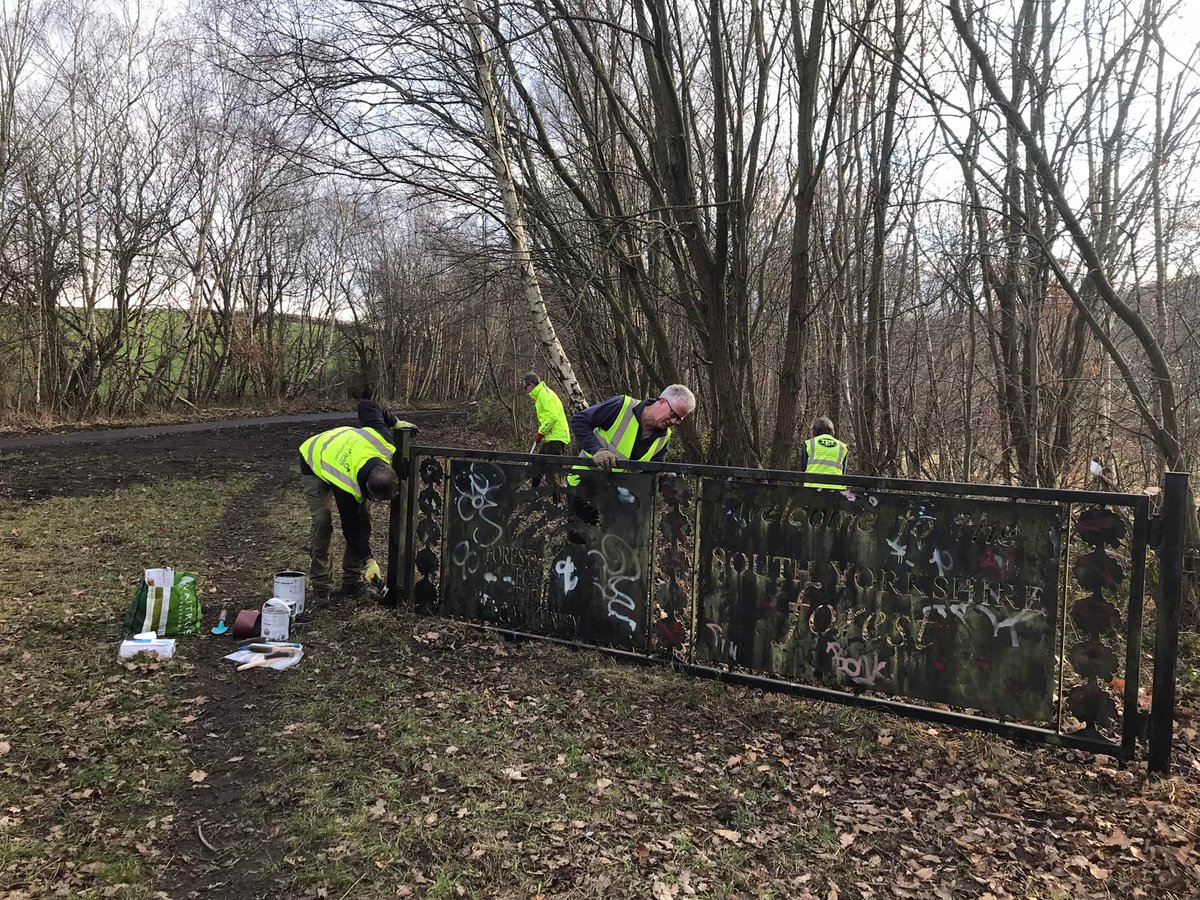 Yesterday, Sustrans &amp; Trans Pennine Trail volunteers were supported by <a href="/BarnsleyCouncil/">Barnsley Council</a> rangers to clean and paint artwork on the TPT near Dodworth. They planted 100 bulbs, litter picked &amp; cut back vegetation. 
What a difference!

<a href="/BarnsleyActive2/">Barnsley Active Travel Hub</a> <a href="/ChronOnline/">Barnsley Chronicle</a>