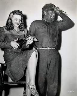 SmartyPanties10's tweet photo. I've never seen him smile in his makeup... 🤭🖤😍
#WolfmanWednesday #LonChaneyJr #TheWolfMan #LawrenceTalbot #LarryTalbot #LonChaney #EvelynAnkers https://t.co/L96J2wD5eg