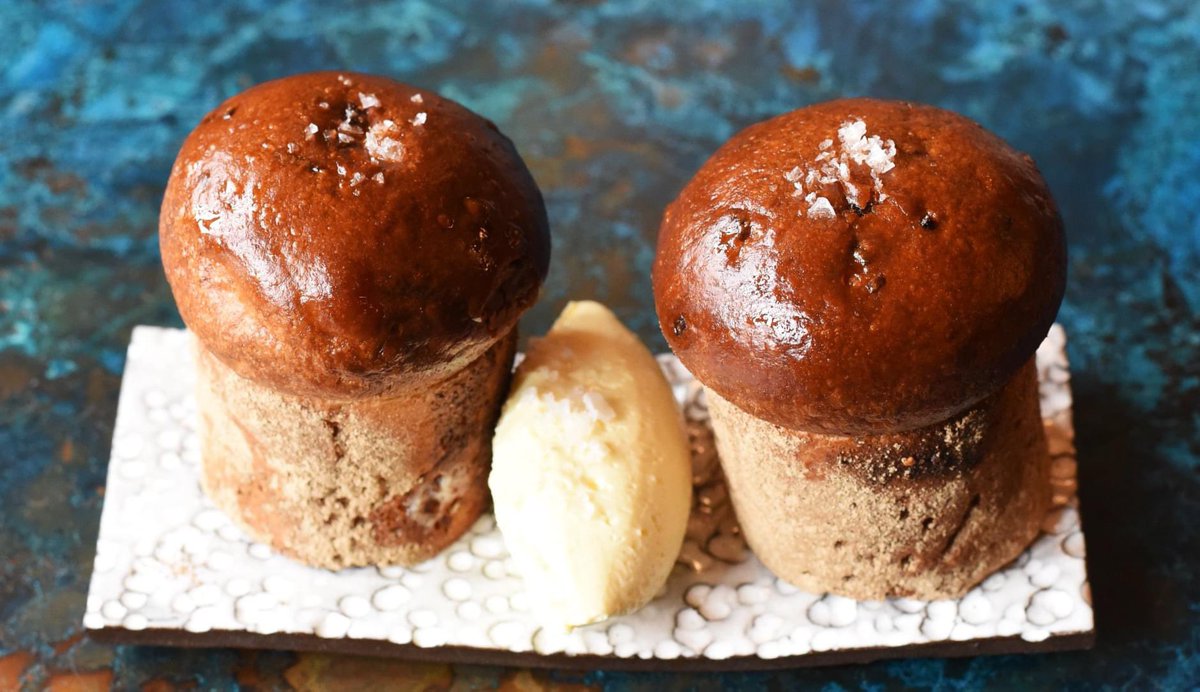 Mini brioche loaves, served before every meal. 🍞🤤