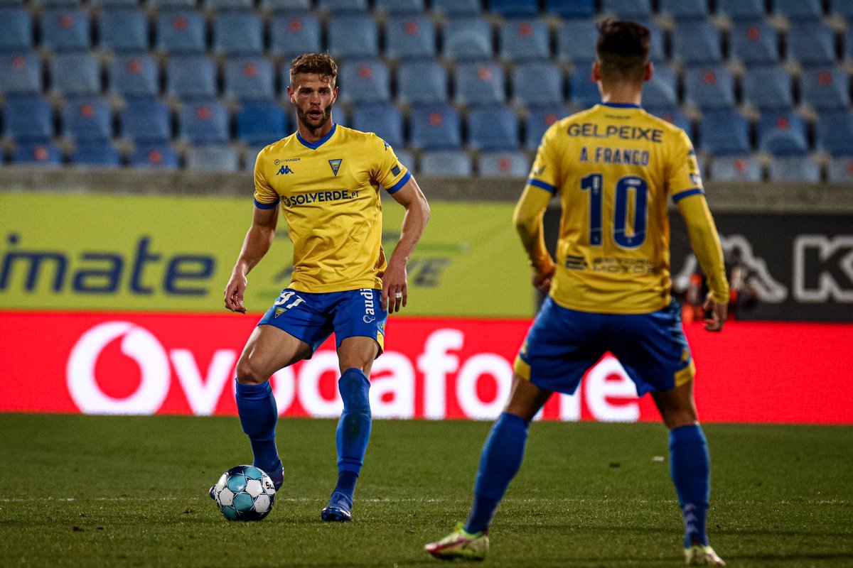 Seguimos <a href="/estorilpraiasad/">Estoril Praia SAD</a>! 💛💙 #JuntosPeloMágico