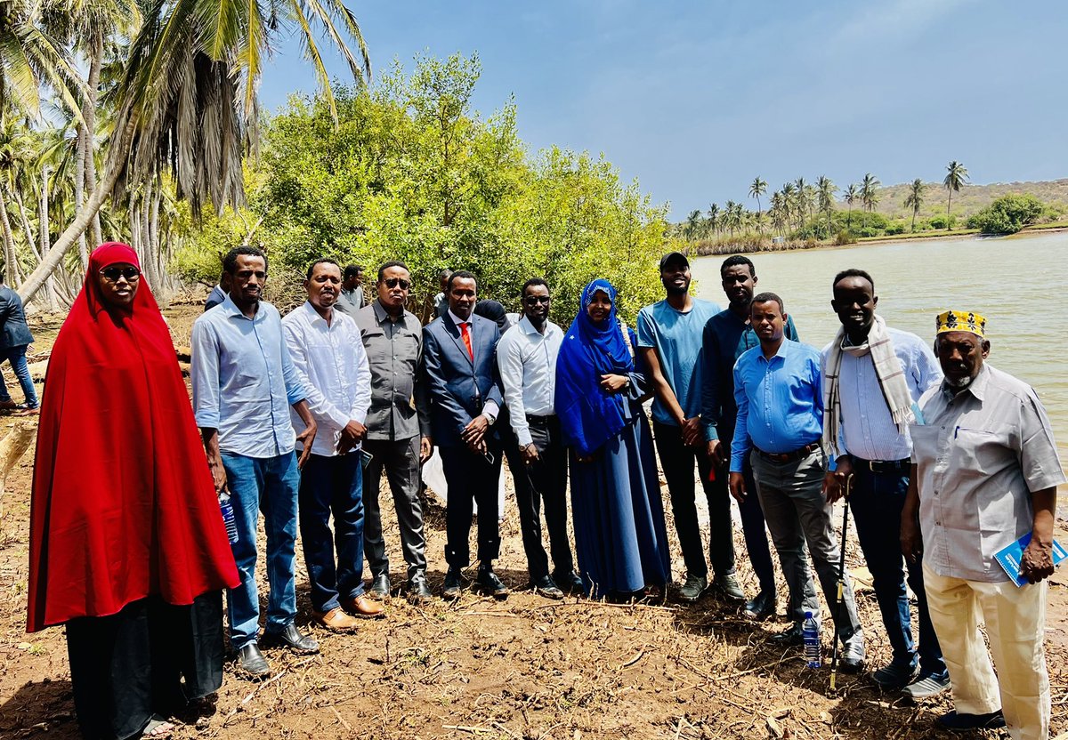 TheNationalCiv2's tweet photo. KISMAAYO: Wafdigii uu hogaaminayey Guddoomiyaha Guddiga Qaranka Shaqaalaha Rayidka Dowladda Abshirow ee maalmahan safar shaqo u joogeen magaalada Kismaayo ayaa waxaa qada sharaf sogootin iyo deegaan barasho loogu sameeyey goobta loo dalxiis tago ee GOOB WAYN . https://t.co/l7pIm1koBH