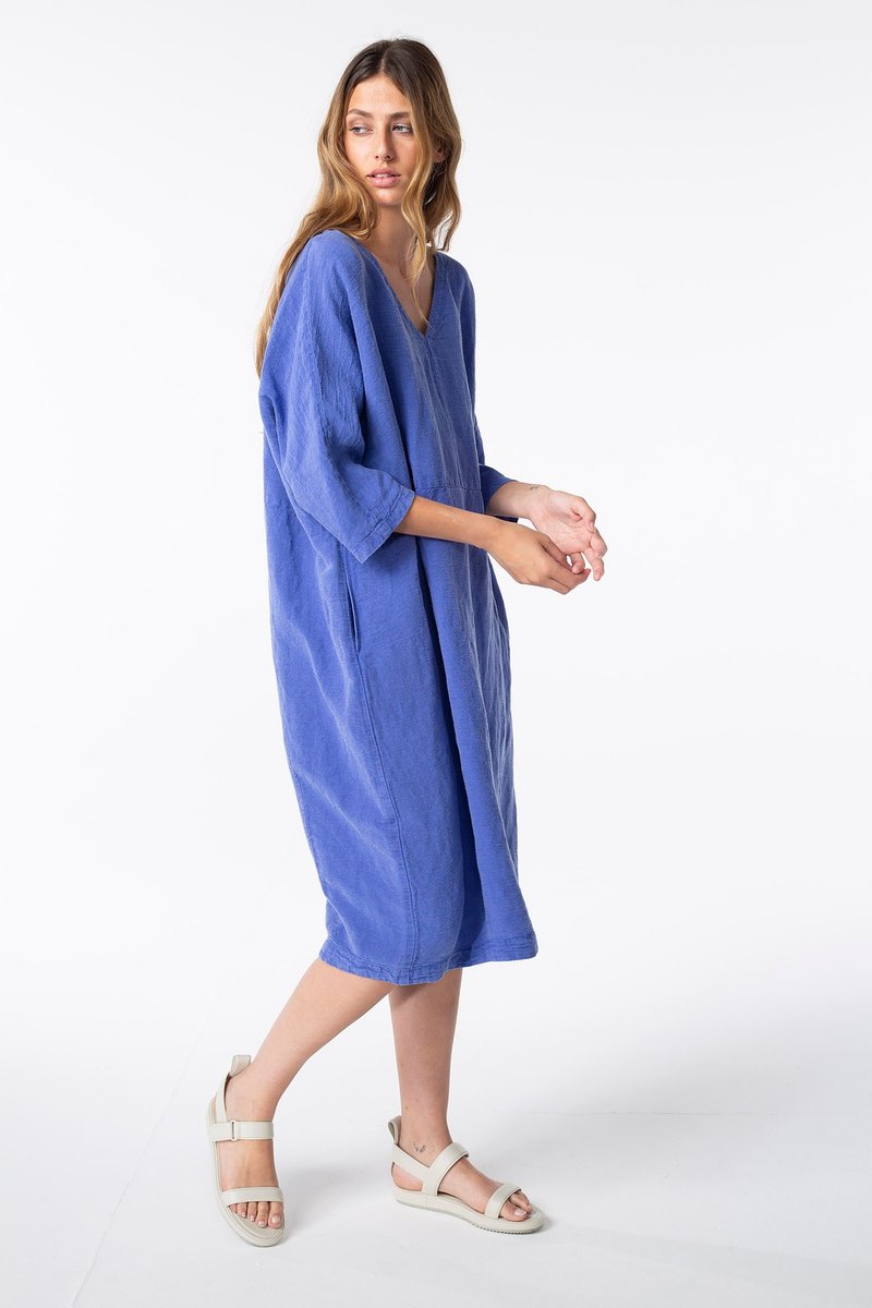 NEW IN * NEW IN * NEW IN *⁠
⁠
Dress Fanka is designed in a linen-lyocell fabric blend and garment-dyed to emphasise a sporty look. 
⁠
Shop ISCHIKO® Dress Fanka / Lyocell-Linen-Mix⁠
⁠
#OSKA #ISCHIKO #Newin #SS22 #SpringSummer22
