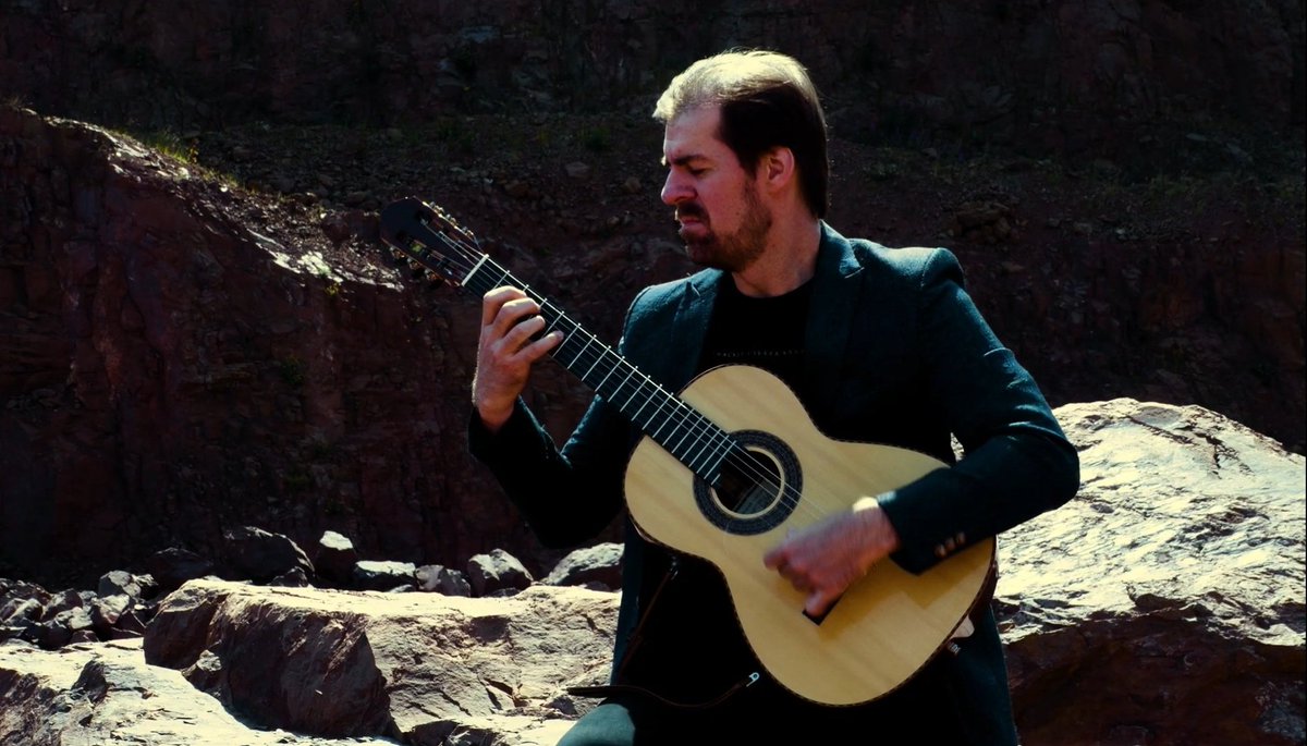 Aaaaand it's out! Omanjana, #newmusic vid showing some recent directions in my approach to expanding the medium of my first love, solo #classicalguitar. Much more to come in the weeks ahead Check it out 👀 youtu.be/v5h5y92mqh4 @MadeinScotShows @scottishmusic @newmusscotland