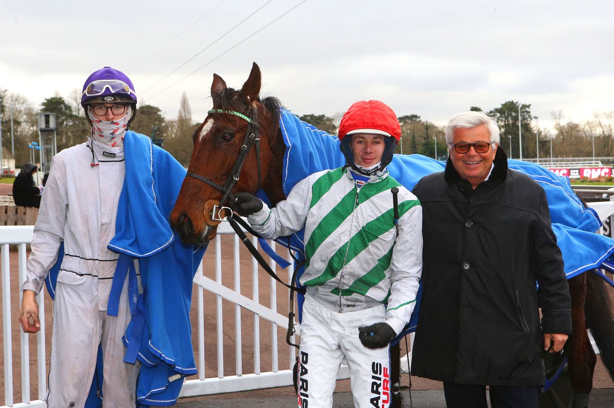 canalturf's tweet photo. C'est ce que l'on apppelle un Président heureux :
Victoire de GOUROU à l'arrivée du Quinté Prix de Chambéry
@vhpofficiel #hippodromevincennes #jeanpierrebarjon #mathieumottier @LeTrot https://t.co/YH6knOQe66