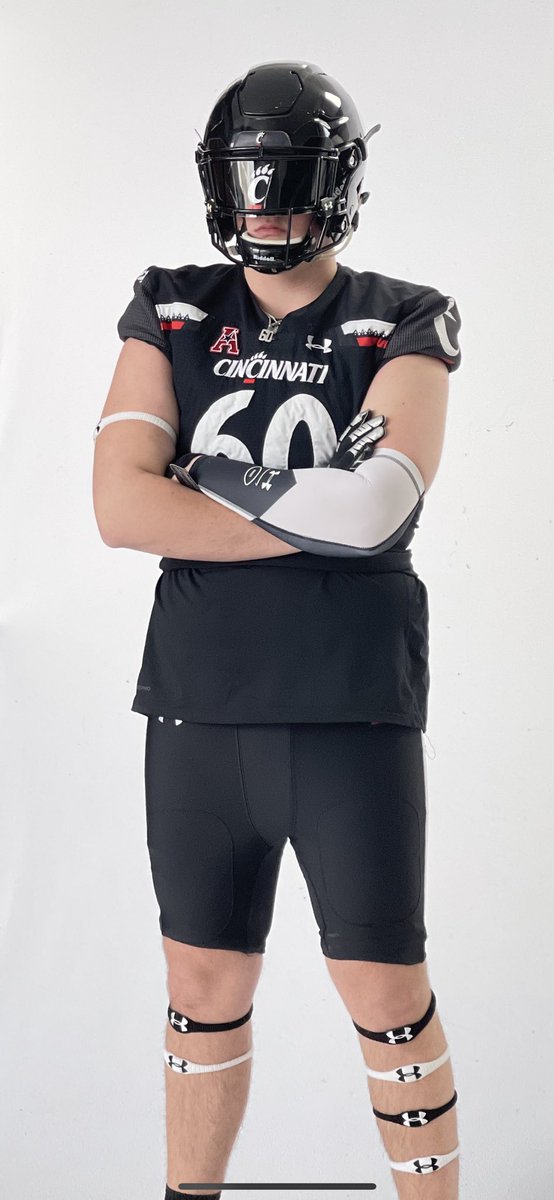 bdavis0260's tweet photo. i had a great junior day at @GoBearcatsFB 
@CoachM_Cummings @_maximus347 https://t.co/uRfv05lPGb