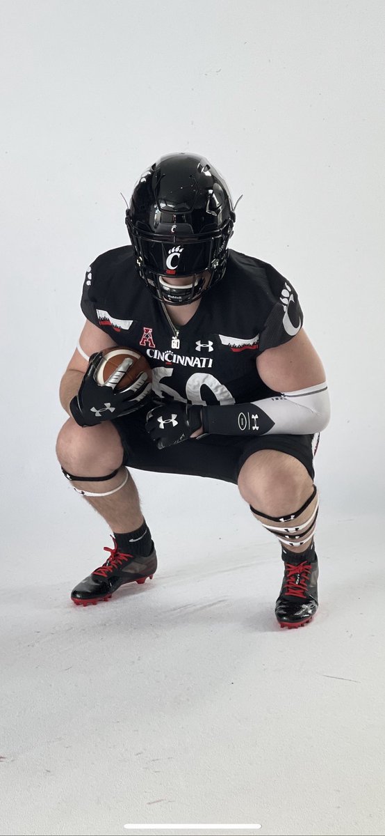 bdavis0260's tweet photo. i had a great junior day at @GoBearcatsFB 
@CoachM_Cummings @_maximus347 https://t.co/uRfv05lPGb