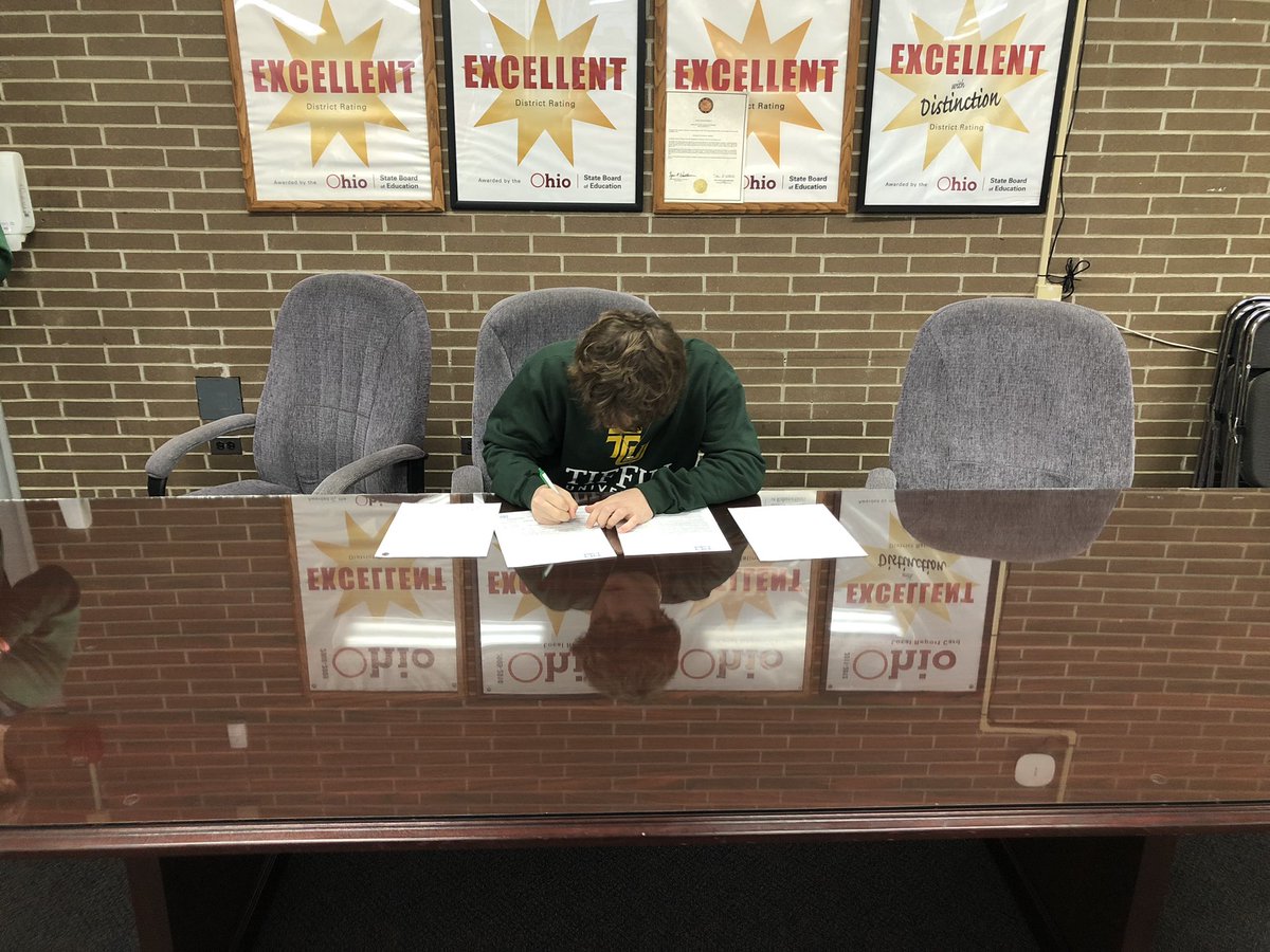 Congrats <a href="/Colin_Bailey9/">Colin</a> signing with <a href="/TUDragonFB/">Tiffin University Football</a> today!! Go earn it!