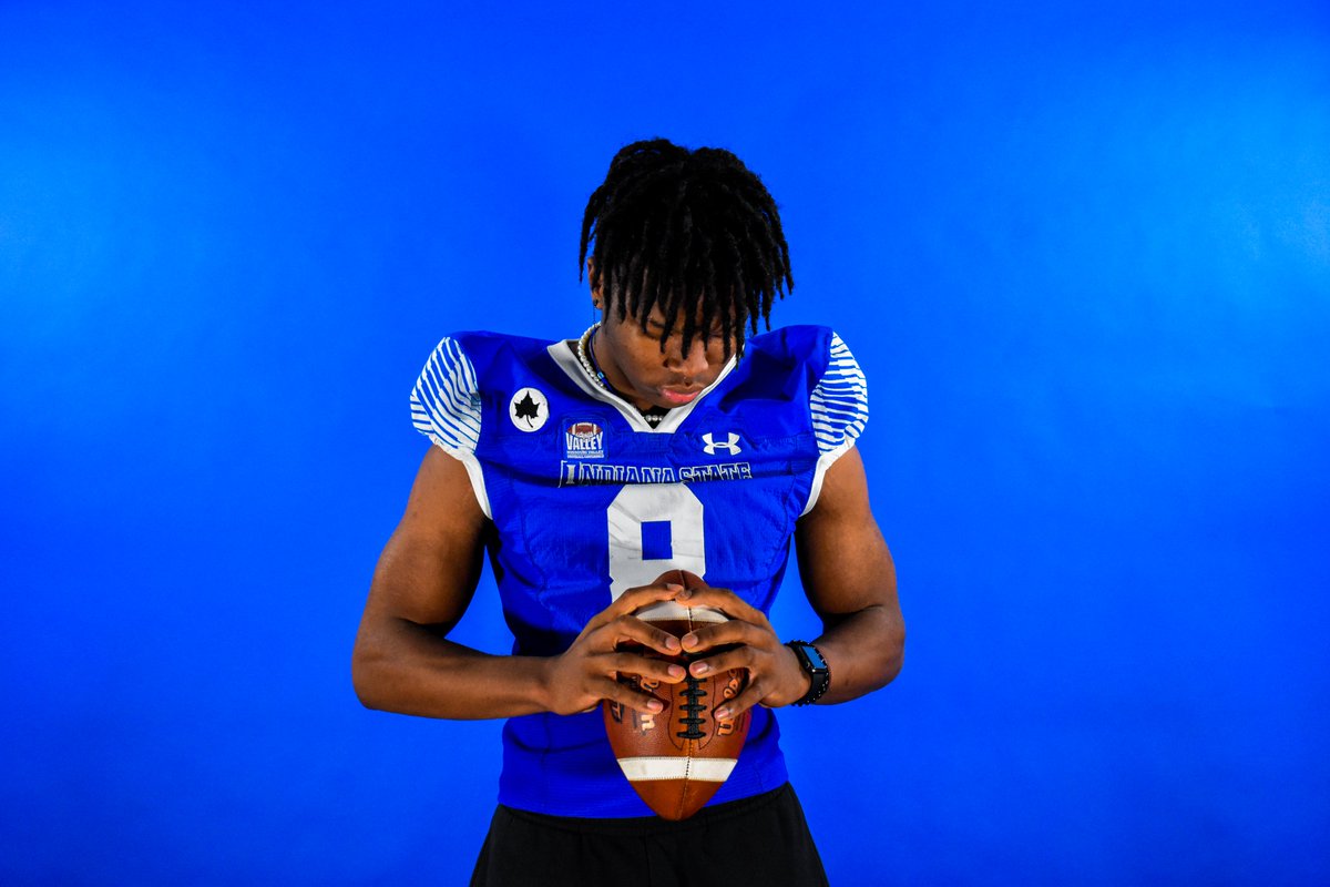 IndStFB's tweet photo. Helping Warren Township to a 9-2 overall record, @EubanksChris8 led the team in total tackles with 59 while also racking up 7 TFLs and 1 FF during his senior season with the Blue Devils!  

#FearTheForest #ForestCrew22 https://t.co/CgBPx9IH2E