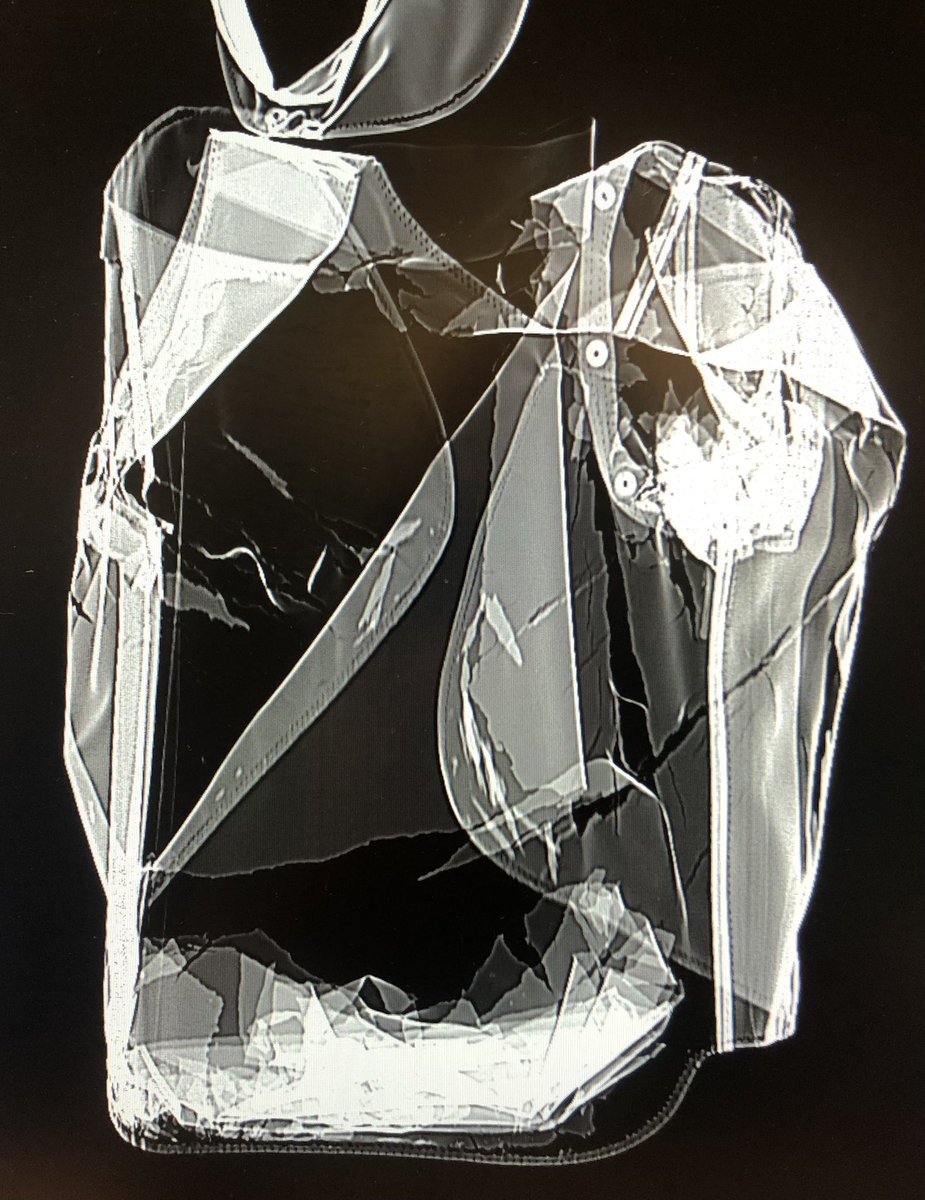 Don’t forget to check the integrity of your X-ray protective apron 😱#radiographers and #radiologists