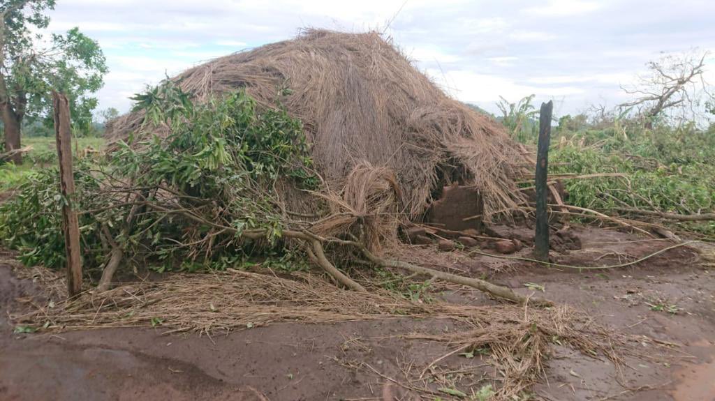 UNFPAMocambique's tweet photo. UNFPA humanitarian teams deployed to assess the urgent needs of women &amp; girls affected by #TropicalStormAna in #Zambezia #Tete #Nampula, in collaboration with @UNOCHA_ROSEA, UN agency partners, #INGD, local government 🇲🇿 &amp; community leaders. https://t.co/gUDWjF9MRU