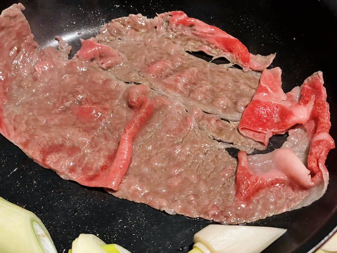 進撃の巨人見ながら焼肉なう 