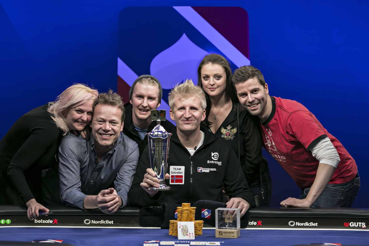 🎙 Hør Hør! <a href="/pokerpodden/">Pokerpodden</a> er live med en flunkende ny episode! Hør profilen Andreas Høivold fortelle om Hall of Fame, NM-titler, highstakes på TV, EPT titler og ikke minst sin gode venn Thor Hansen!  open.spotify.com/episode/723VgI… <a href="/SigurdEskeland/">Sigurd Eskeland</a>