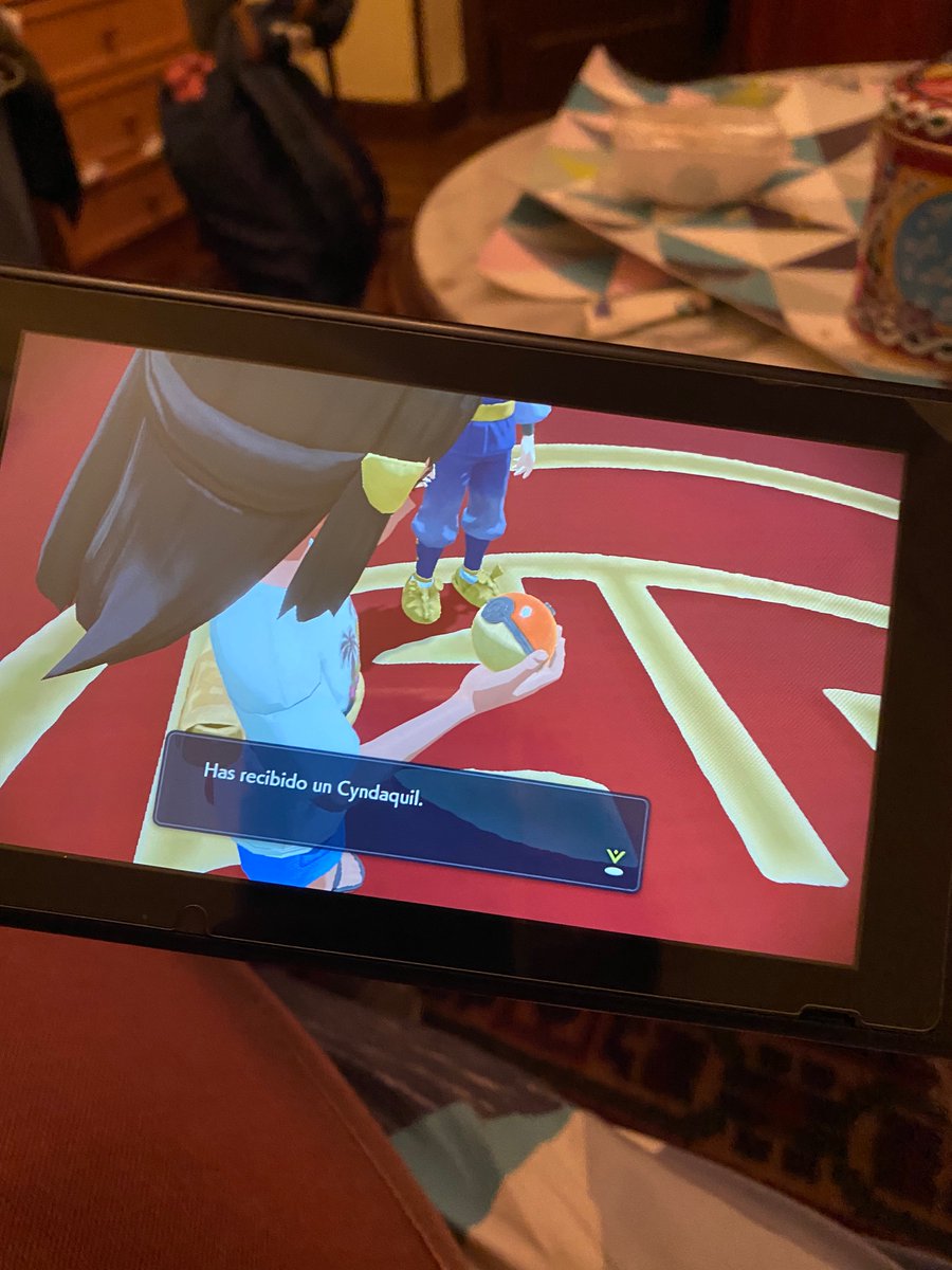 Ayer tras llegar rematada de las prácticas no pude evitar empezar el regalo que me había hecho mi pareja 🤩
Pinta que voy a meterle horazas y disfrutar como cuando me inicie con el azul #PokemonLEGENDS
