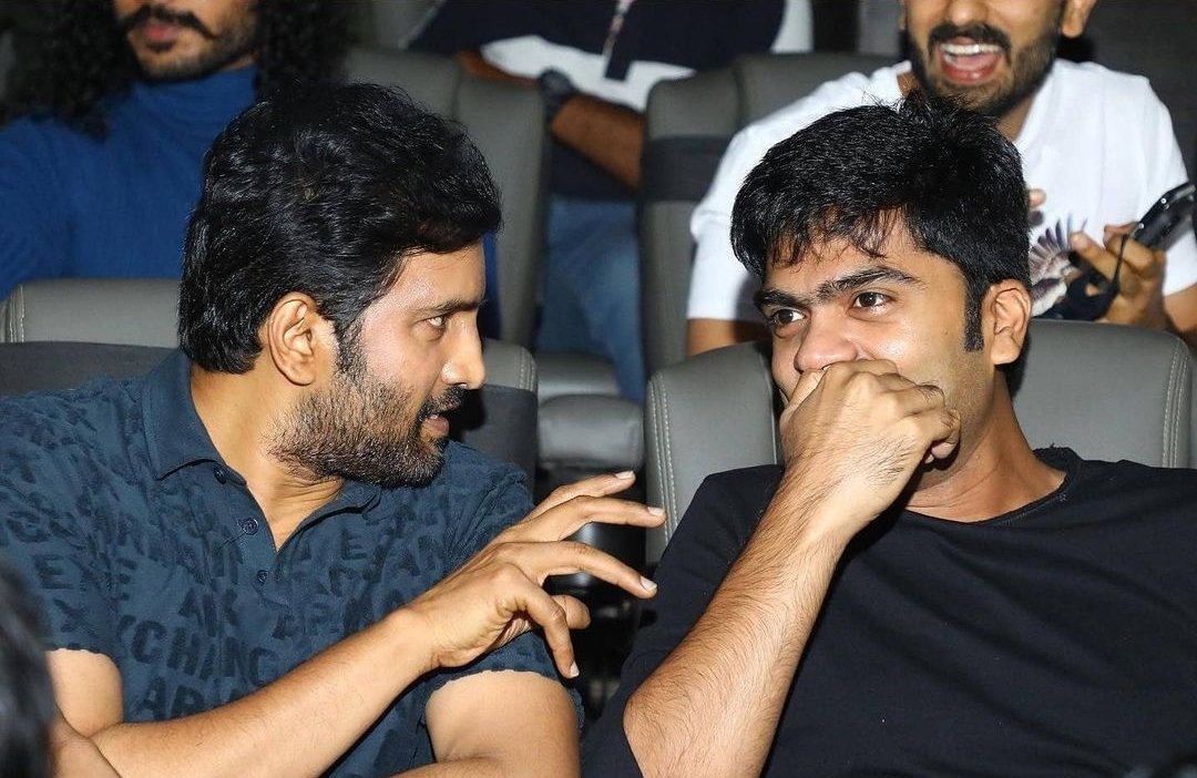 santaonlinefans's tweet photo. Happy birthday to most talented person @SilambarasanTR_ Sir🎂🎊
Wishes from @iamsanthanam Sir Fans💖

Best wishes for your upcoming projects sir #STR  😎❣️ 
#HBDSilambarasanTR
#VendhuThanindhathuKaadu
#SilambarasanTR

#HBDSTRFromSanthanamFans 

 #Santhanam #Silambarasan https://t.co/lio8i7rMmg