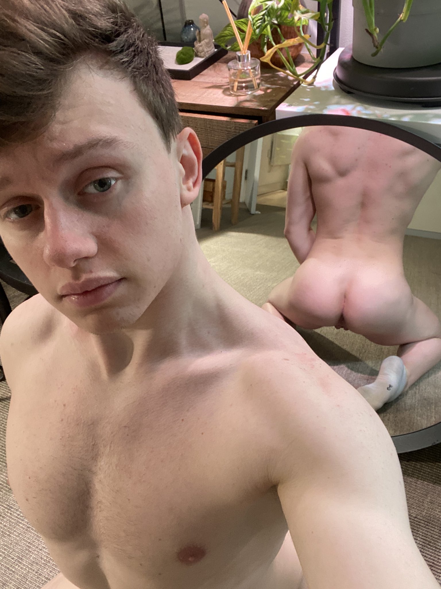 Show me what you’ve got to stuff this 🍑 with😜 https://t.co/R50BjM0pNX