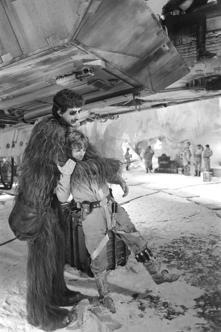 RT @doctorow: Peter Mayhew and Mark Hamill on the set of The Empire Strikes Back (1979)  https://t.co/uVajAPVYsD https://t.co/AXSxdTt5Dc