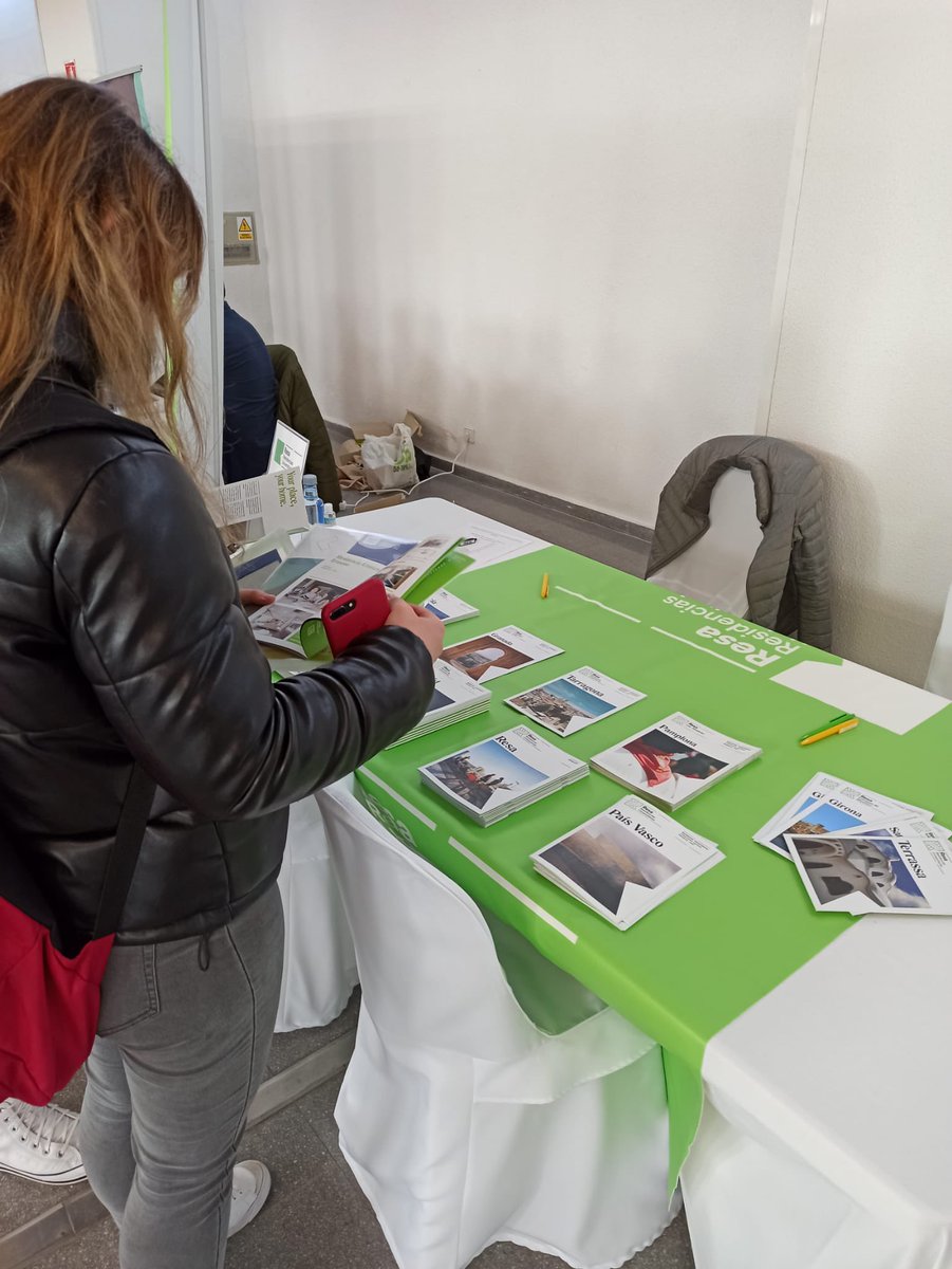 ComunidadResa's tweet photo. ¡Seguimos en @salonUnitour #Valladolid! Ven a conocer nuestras 40 #residenciasuniversitarias por toda España, el programa #ResaHub y qué es la #ResaGoodLife 😎🔥
Visítanos hoy en @feriavalladolid y mañana en #Burgos ¡Te esperamos! https://t.co/oVkhXg4RM0