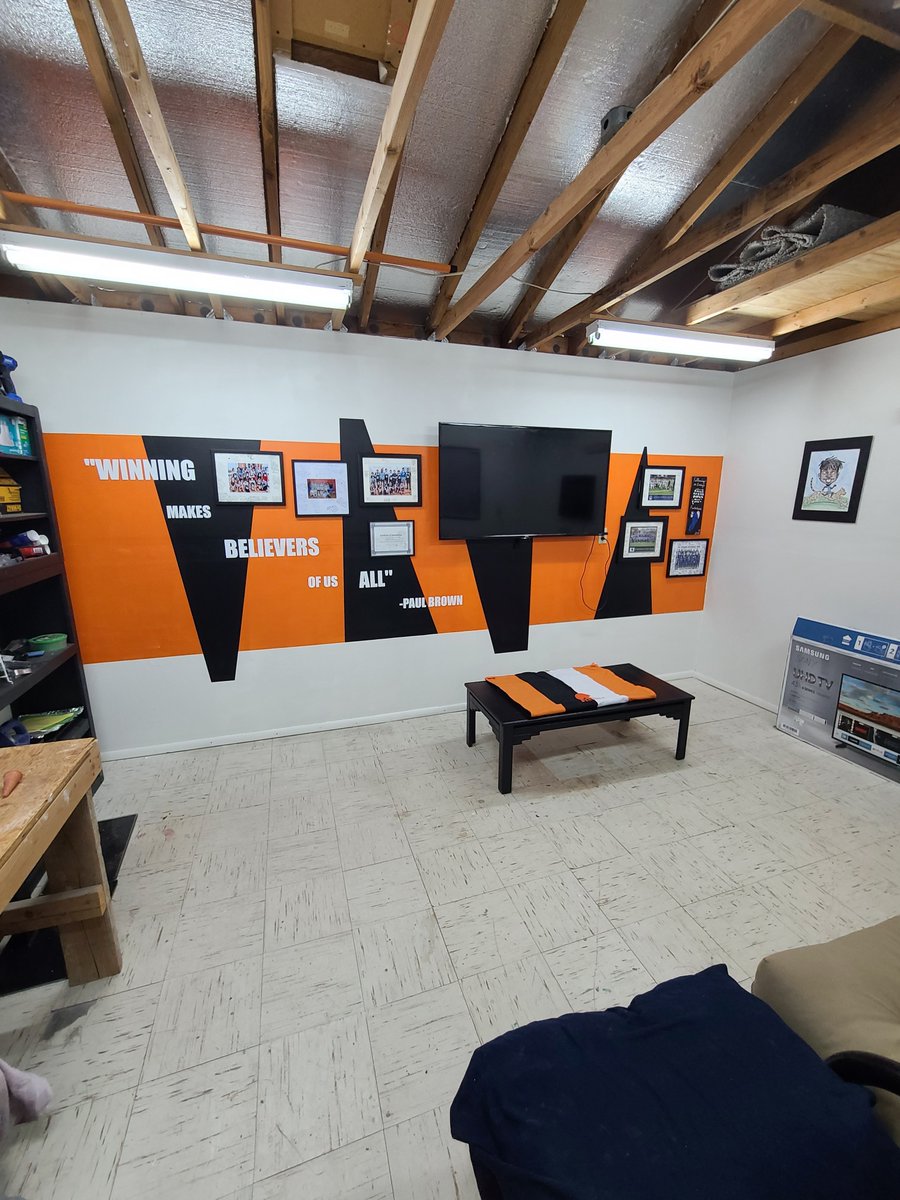 Qhud1's tweet photo. @JimIrsay https://t.co/LQJYfMT4uU

I don't have the money to make the game! However, there 4 things I love: 1.) God 2.) My Family 3.) Being Teacher 4.) My Bengals!! Who Dey https://t.co/Ck0gfIbUpU