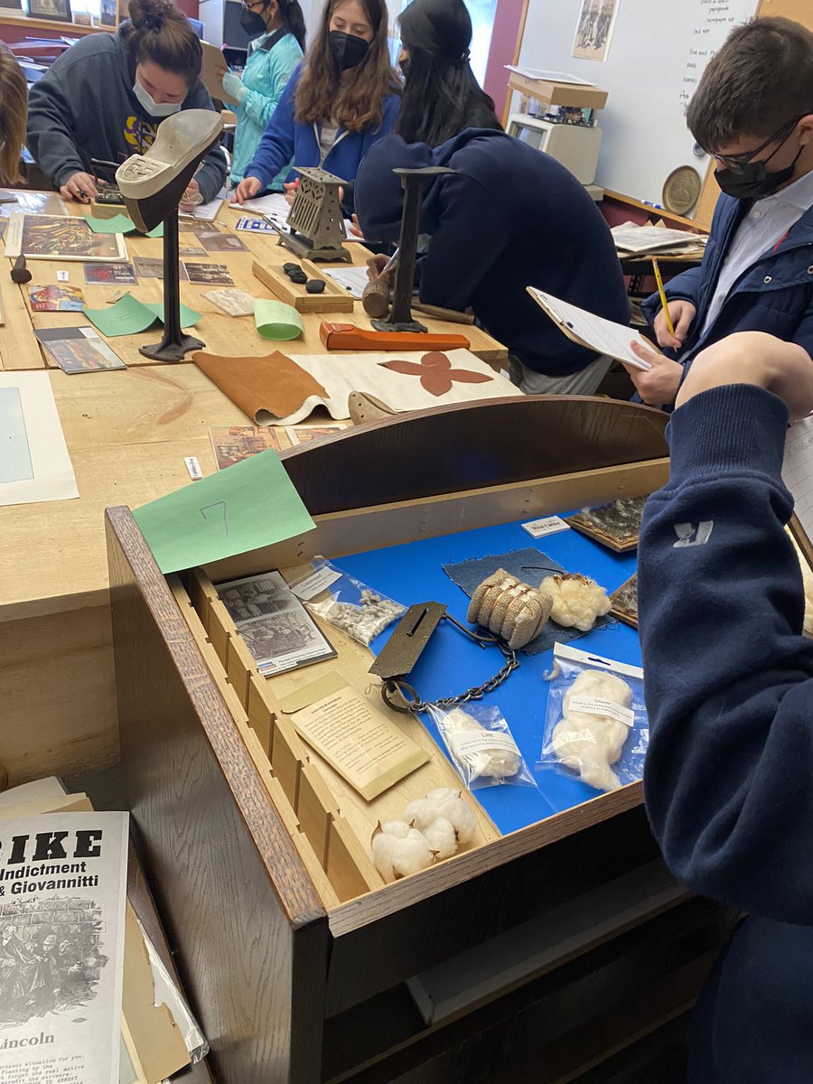 BrianSheehy's tweet image. AP World doing a museum walk on the Industrial Revolution #objectbasedlearning #historyteacher #sschat