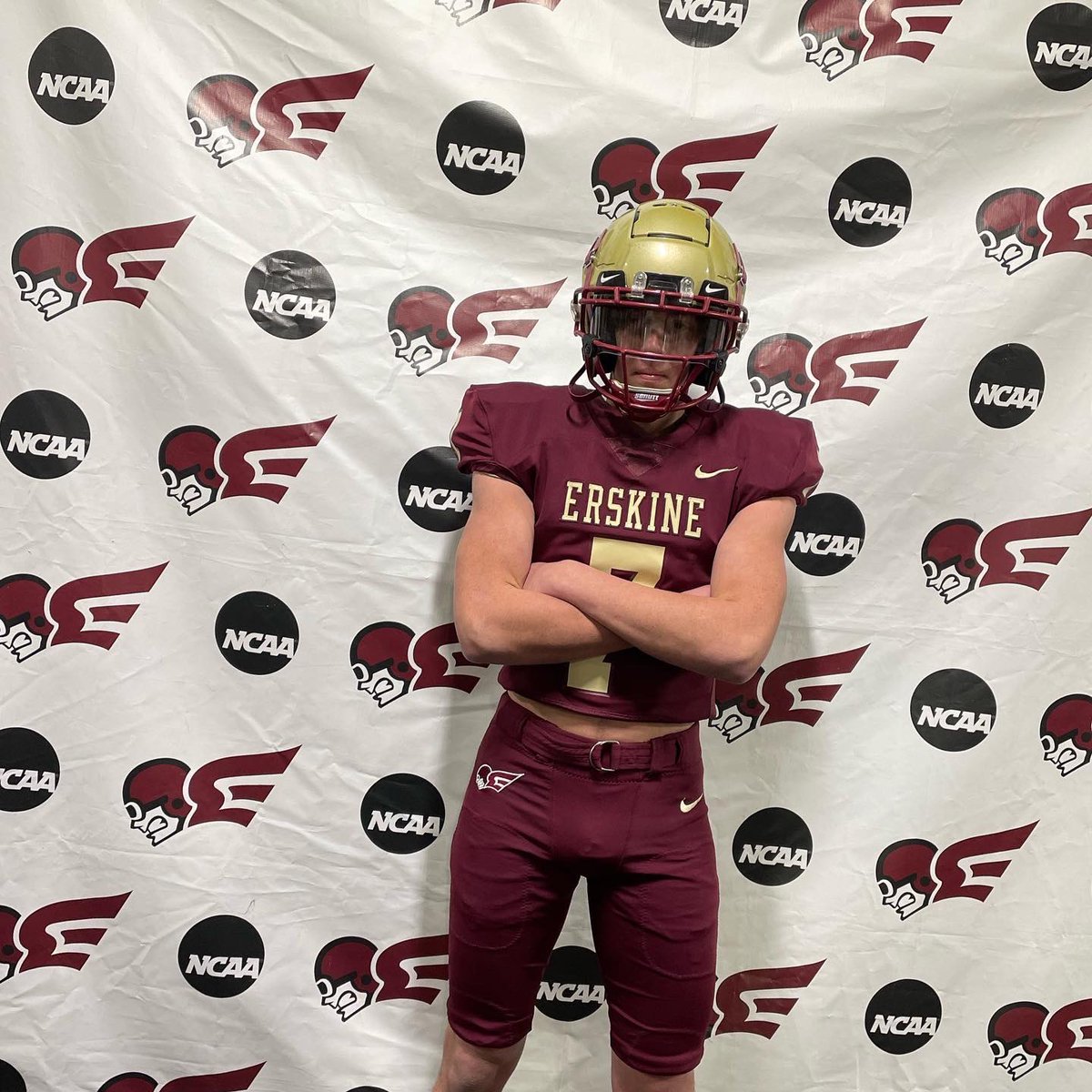 I would love to say that I’m thankful for this opportunity to go play <a href="/FleetFB/">Erskine Football</a> and the coaching staff there <a href="/NeilHarrell97/">Coach Neil</a> <a href="/drewengels/">Drew Engels</a> <a href="/shapboyd/">Shap Boyd</a> an I’m 100% committed.
