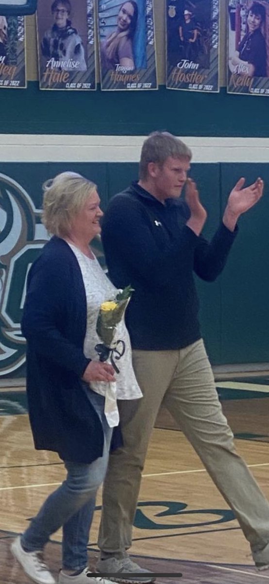 bison_boosters's tweet image. #SPIRITOFTHEHERD #STUDENTMANAGER #NSAA 
Standing ovation for one of BEST #GOAT