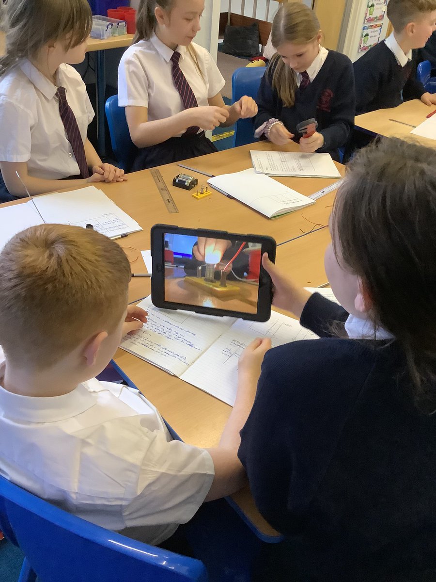 MrsMalcolmStAug's tweet photo. This afternoon, year 6 are using last weekβs plans to investigate the impact wire length has on the brightness of a bulb #staugscience @MrsGuest4 https://t.co/gXg2eGLMmn