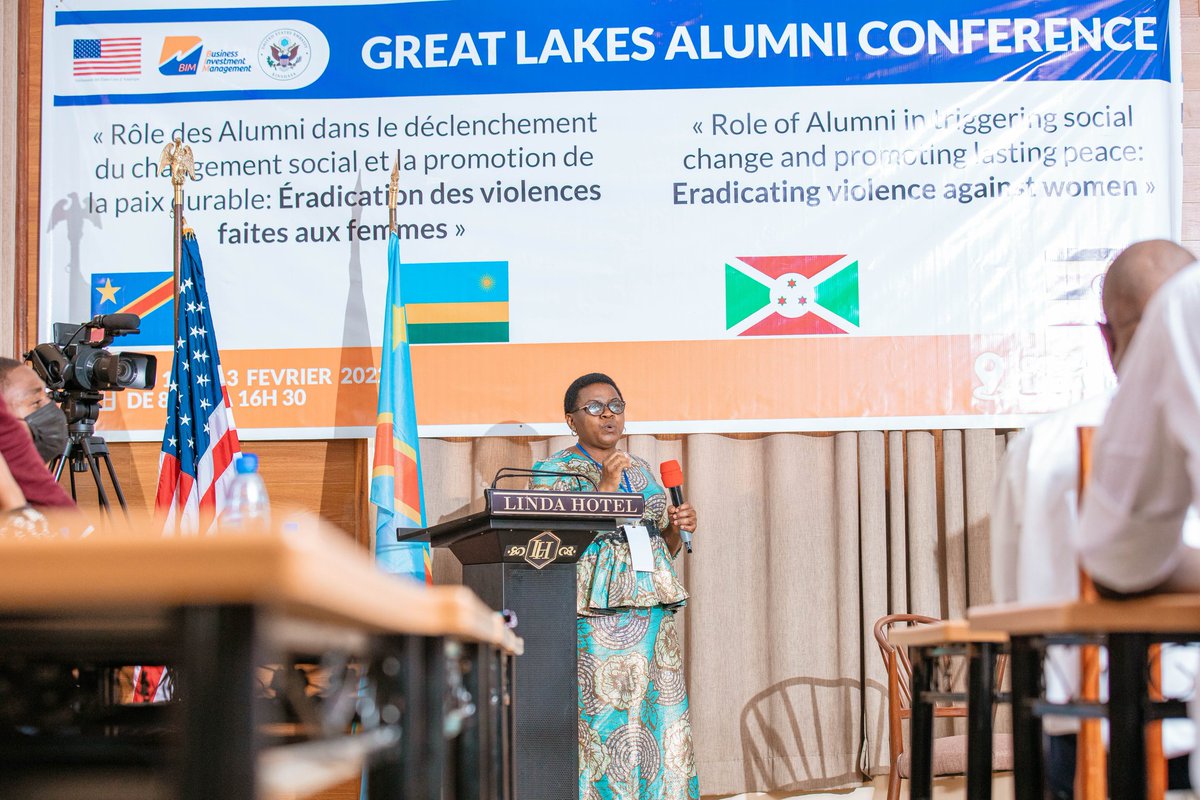 bim_sarl's tweet photo. "On ne peut pas ignorer le rôle que joue la femme dans la région des grands lacs. Elle a toujours été actrice de la paix" Mme Nzale Thérèse  du @ffcrdc devant les alumni  🇨🇩🇷🇼🇺🇬🇧🇮  @USEmbKinshasa à @GomaTownRdc. #GLALUMNI22 https://t.co/kpTBUJsute
