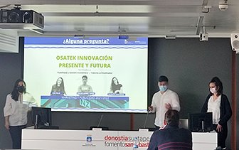 nazaretzentroa's tweet photo. Un grupo de alumnos/as de 1º Marketing y Publicidad son finalistas con su proyecto Osatek Asistente del programa Donostia Innovation Challenge impulsado por @fomentoss y han defendido en Talent House su candidatura al premio final. Suerte! #donostiainnovationchallenge #fomentoSS https://t.co/EiG5wYt3Z9