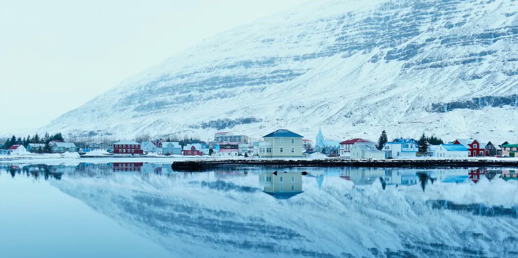 PROMPT: Write a 6 word story based on this picture and share it in the comments! #WritingCommunity