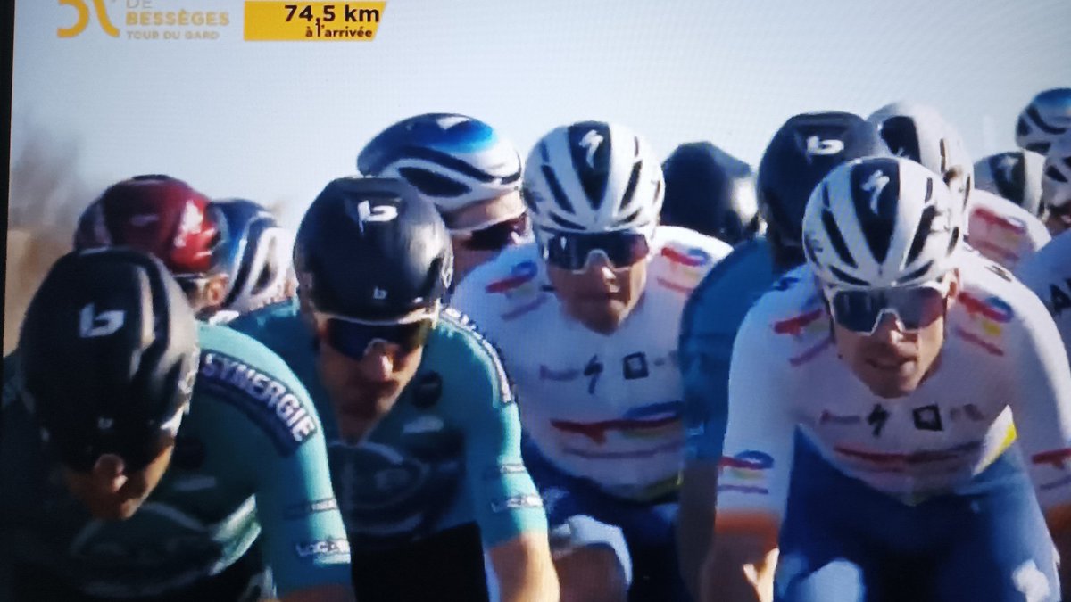 Ya en vivo, el inicio de temporada de <a href="/RichardCarapazM/">Richard Carapaz M</a>, en la <a href="/Etoile_Besseges/">Etoile de Bessèges - Tour du Gard</a>