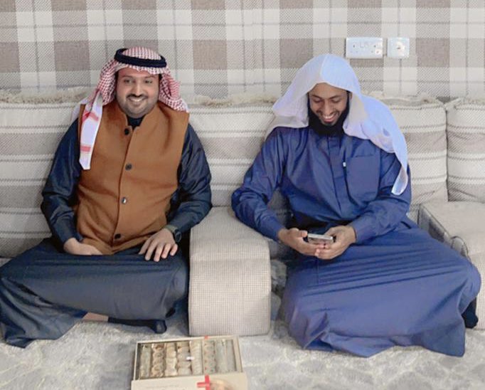 نبارك للاستاذ الفاضل    
ياسر بن هايل عقيل العبدلي 
عقد قران ابنه الشاب عبدالله  على كريمة الأستاذ سلطان هايل ...سائلين المولى عز وجل أن يبارك لهما ويبارك عليهما ويجمع بينهما في خير
#القريات
